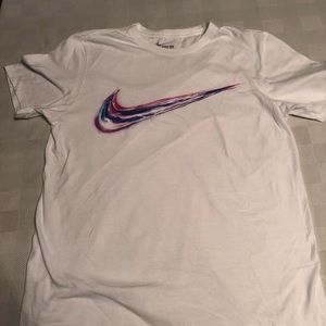 White nike tee